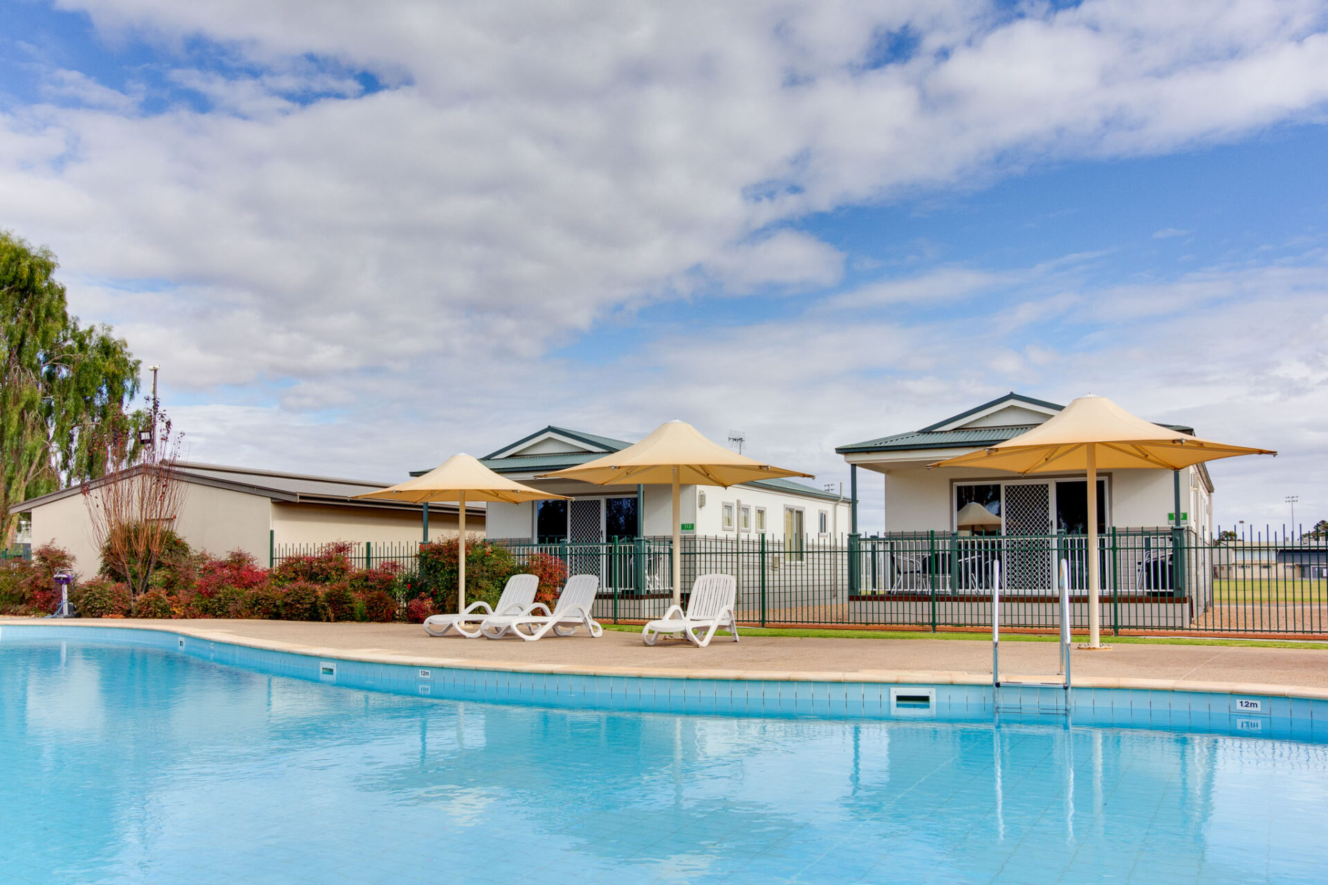 promotional photography, riverland commercial photography, swimming pool, berri riverside holiday park