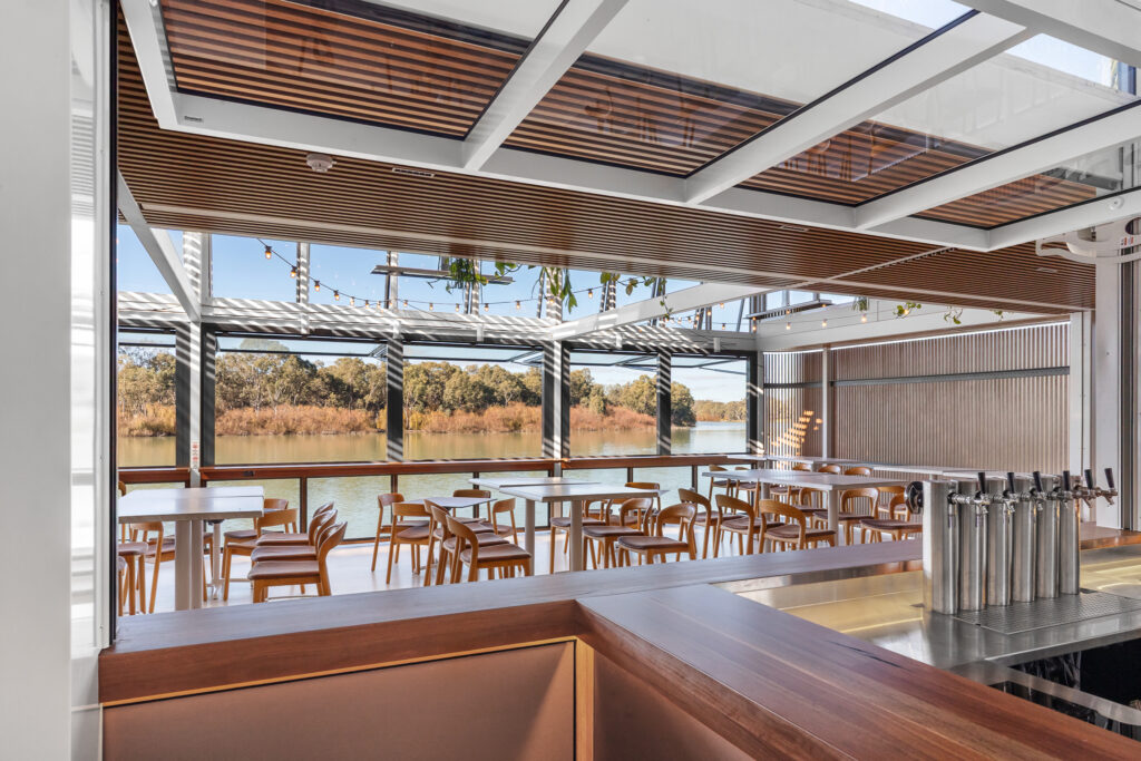 Renmark Club, hotel, promotional, restaurant, bar, beverage, sunshine, Murray River, view